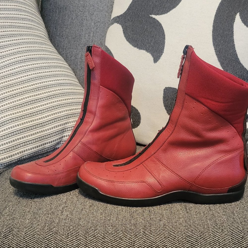 g series boots